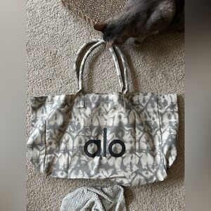 ALO Yoga Gray Tie-Dye Canvas Tote